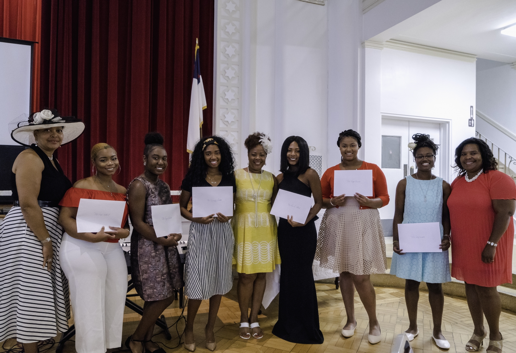 Phyllis-Wheatley-Soiree-Committee-and-2017-Scholarship-Recipients